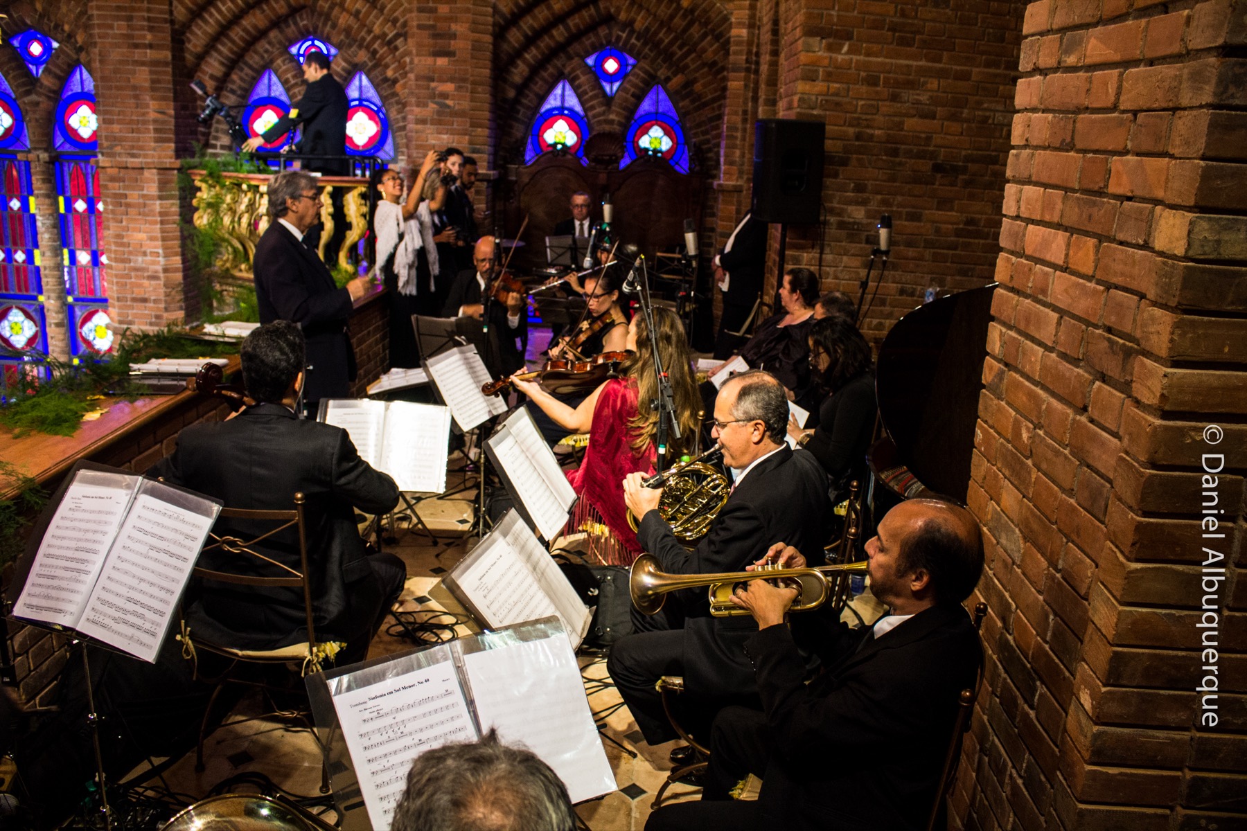 Orquestra Bravo em concerto na igreja